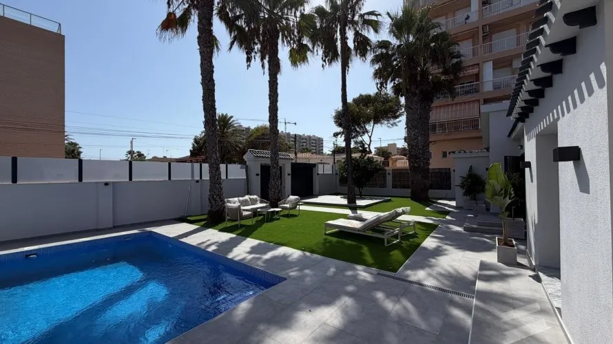 Villa de 4 dormitorios en Torrevieja, España No. 1686 № 13