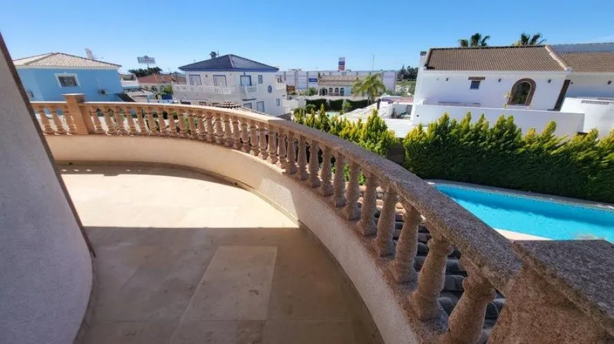 Villa de 4 dormitorios en Rojales, España No. 1695 № 23