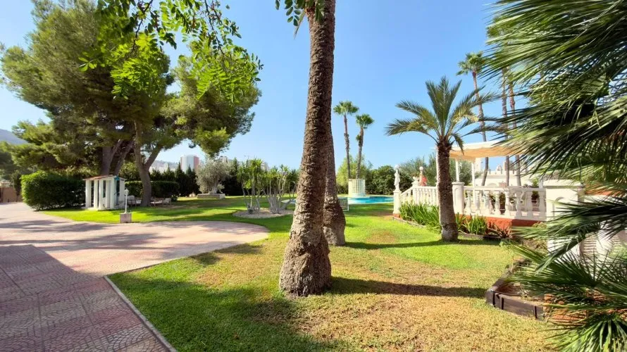 Villa de 5 dormitorios en Benidorm, España No. 1691 № 8