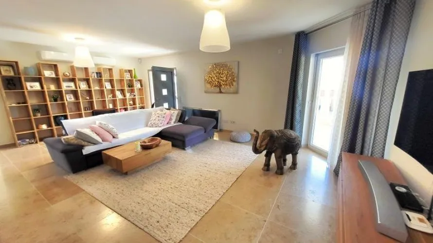 Villa de 4 dormitorios en Rojales, España No. 1695 № 3