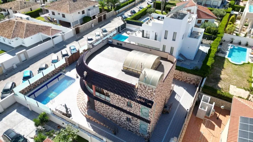 Villa de 624m² en La Zenia, España No. 1667 № 1
