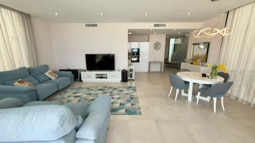 Villa de 4 dormitorios en Calpe, España No. 1698 № 7