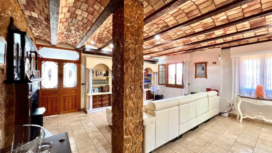 Villa de 4 dormitorios en Almoradí, España No. 1735 № 1