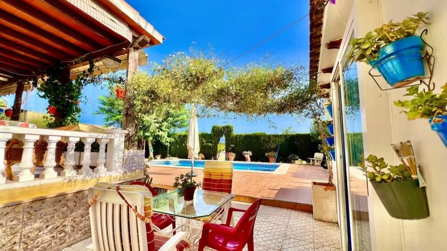 Villa de 3 dormitorios en Daya Vieja, España No. 1705 № 6