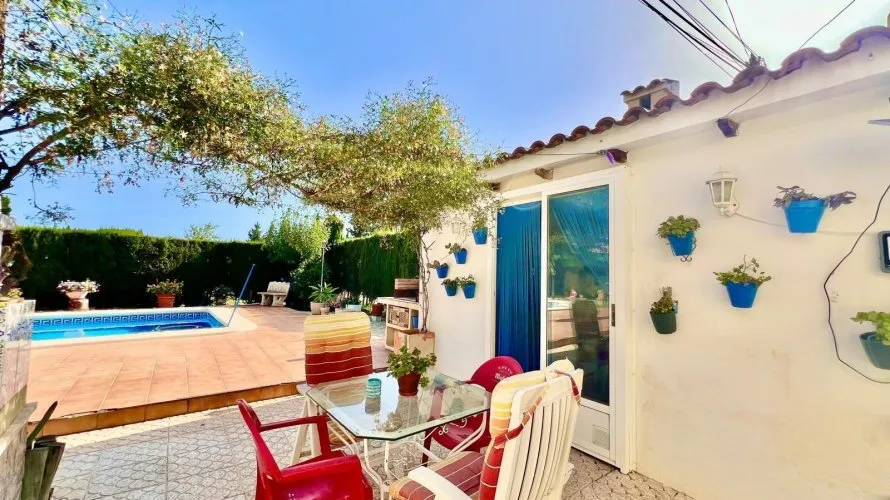 Villa de 3 dormitorios en Daya Vieja, España No. 1705 № 2