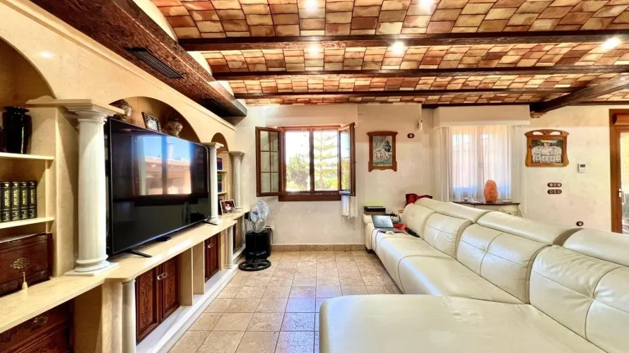 Villa de 4 dormitorios en Almoradí, España No. 1735