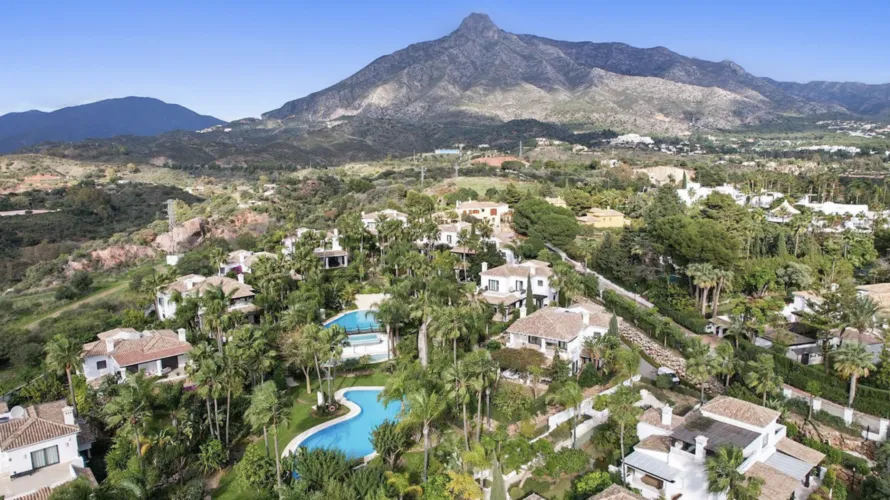 Villa de 6 chambres à Marbella, Spain No. 422 № 2