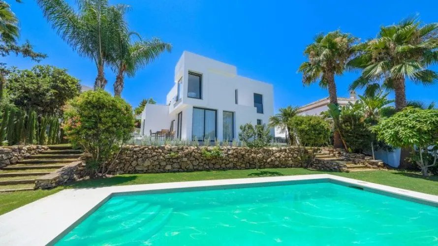 Villa de 5 chambres à Nueva Andalucia, Spain No. 379 № 1