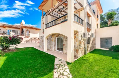 Villa de 5 chambres à Mijas Costa, Spain No. 570