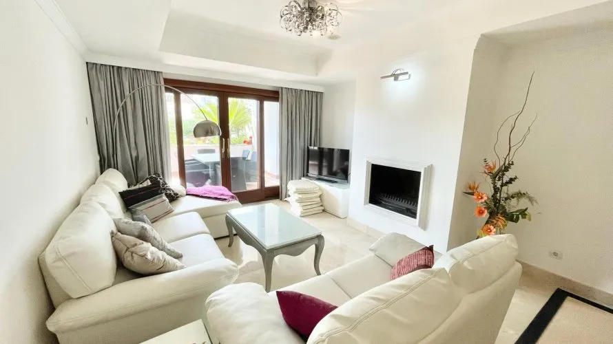 Apartment de 2 chambres à Marbella, Spain No. 228