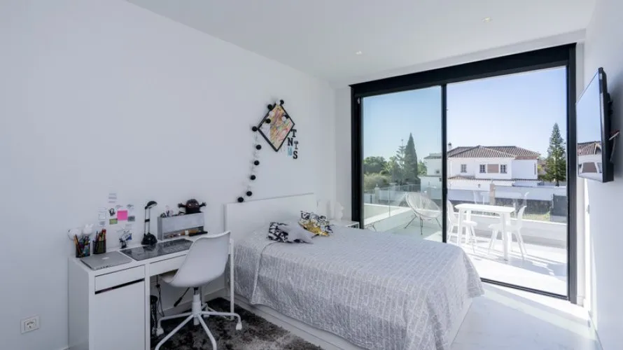 Villa de 4 chambres à Estepona, Spain No. 252 № 14