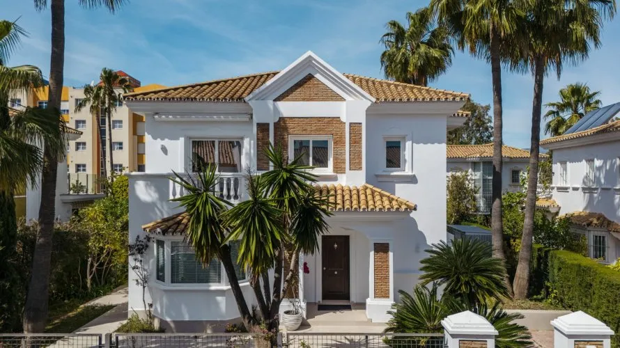 House de 4 chambres à Estepona, Spain No. 504 № 1