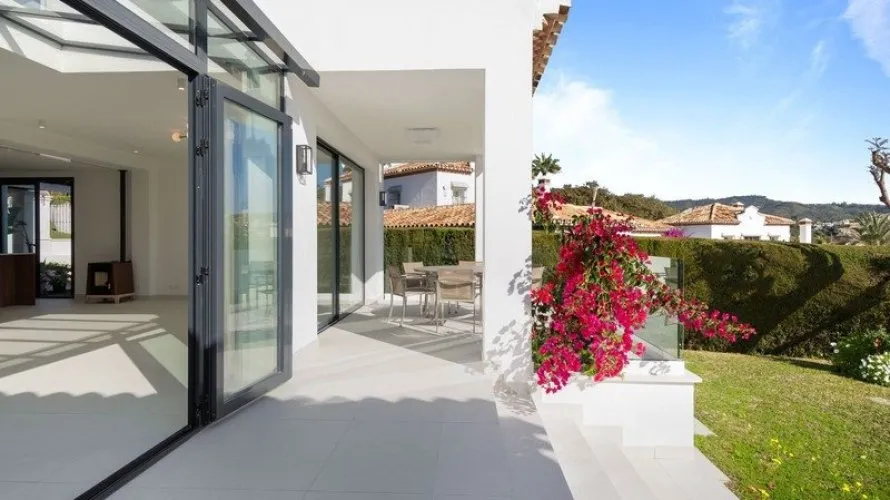 Villa de 4 chambres à Marbella, Spain No. 529 № 2