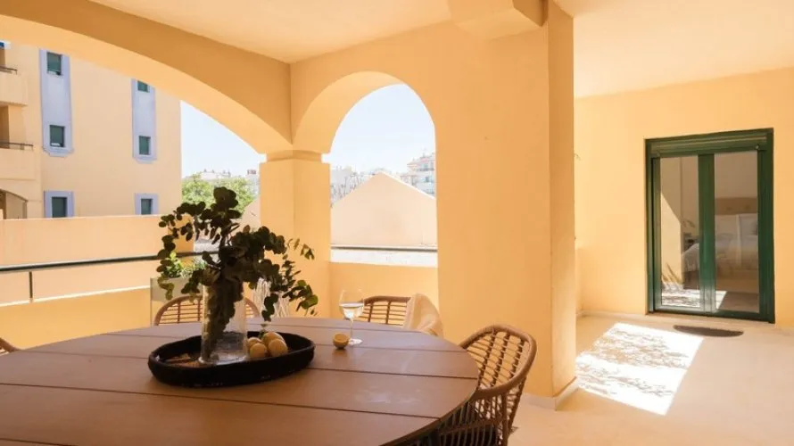 Apartment de 4 chambres à Cortes (San Pedro De Alcantara), Spain No. 556 № 1