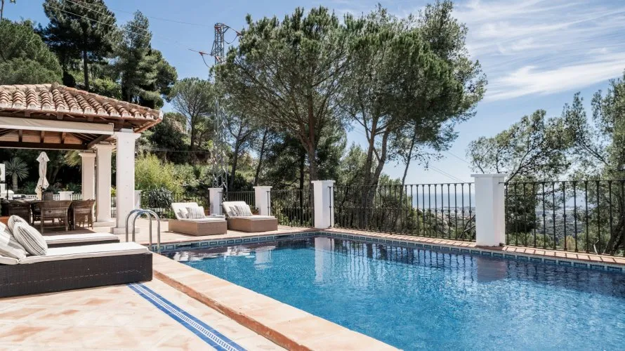 Villa de 4 chambres à Cortes (San Pedro De Alcantara), Spain No. 360 № 12