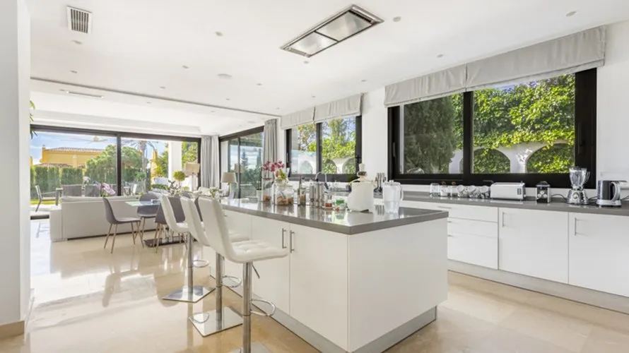 Villa de 7 chambres à Marbella, Spain No. 314 № 8