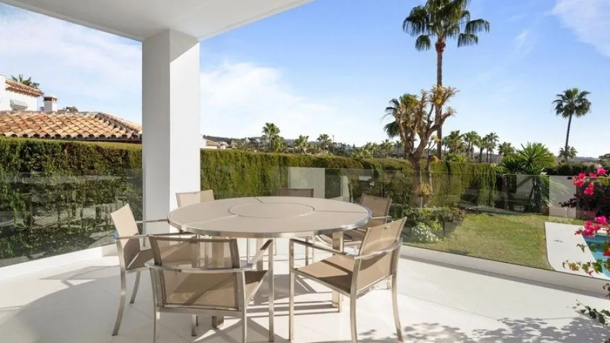 Villa de 4 chambres à Marbella, Spain No. 529 № 1