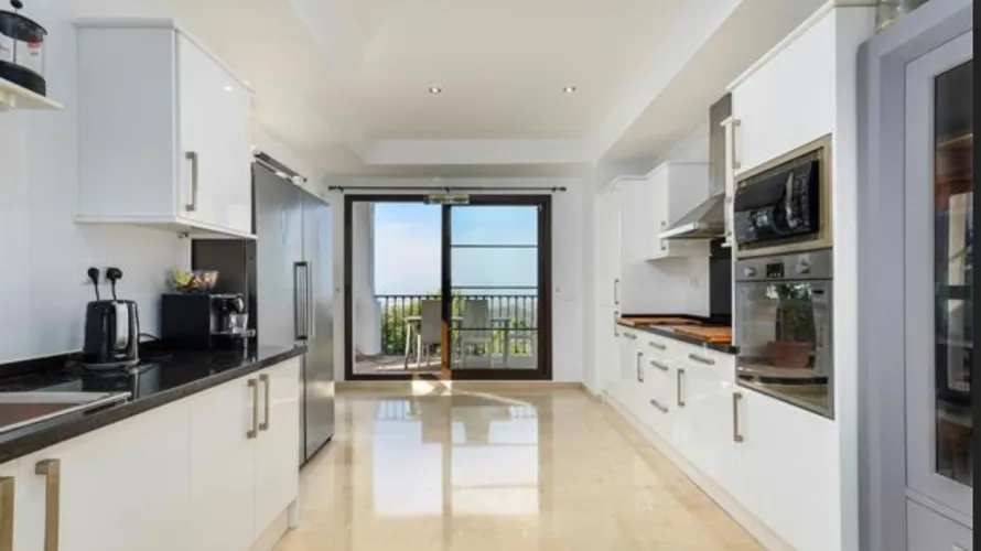Villa de 6 chambres à Marbella, Spain No. 378 № 3