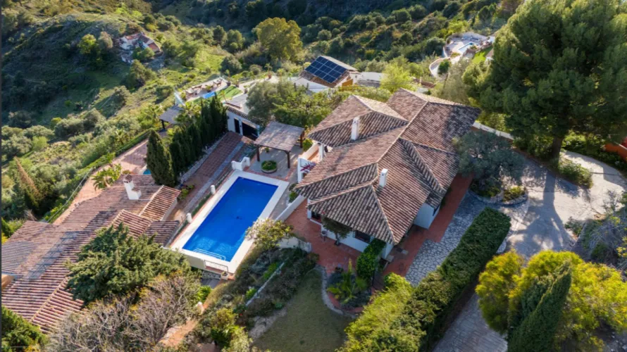 Villa de 4 chambres à Mijas Costa, Spain No. 572 № 1