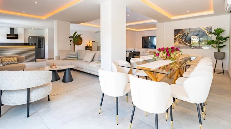 Villa de 6 chambres à Marbella, Spain No. 528 № 27