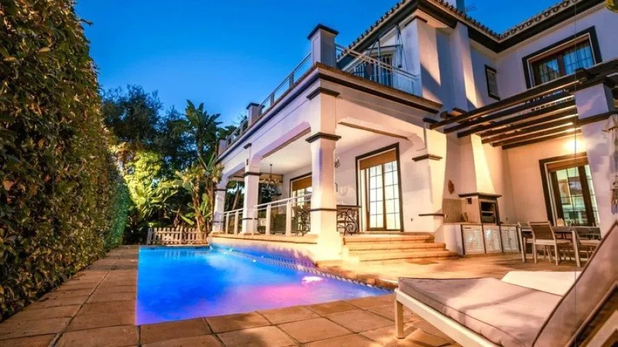 Villa de 5 chambres à Marbella, Spain No. 245 № 2