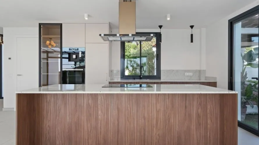 Villa de 4 chambres à Marbella, Spain No. 529 № 7