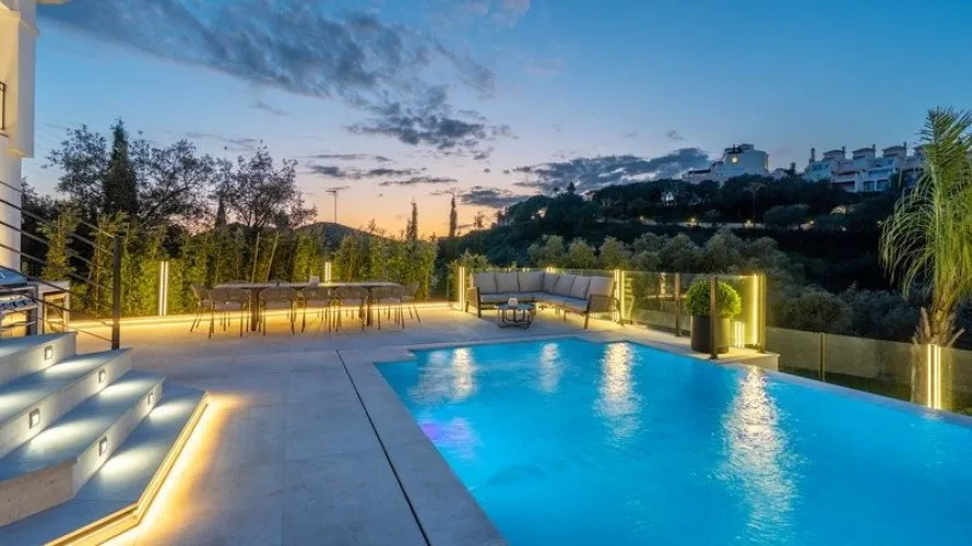 Villa de 6 chambres à Marbella, Spain No. 528 № 1