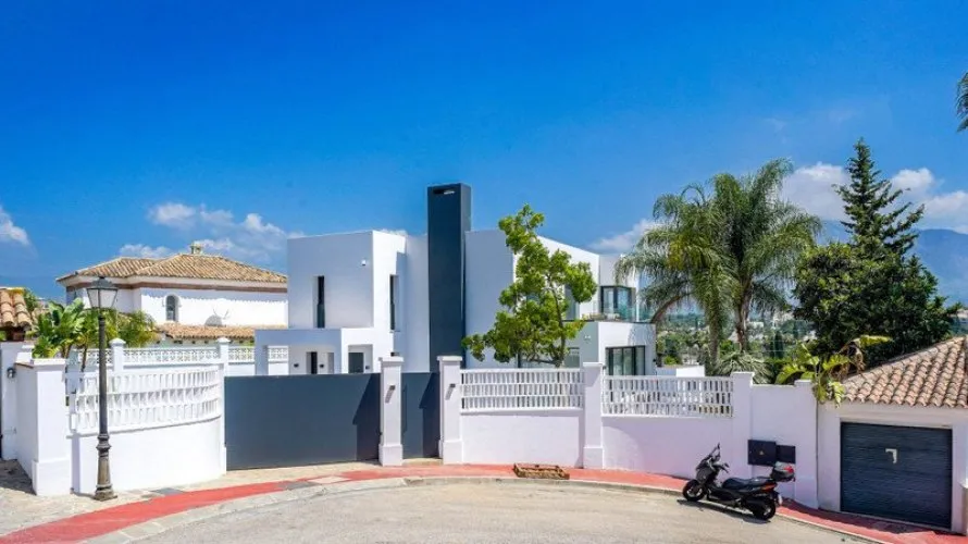 Villa de 5 chambres à Nueva Andalucia, Spain No. 379 № 9