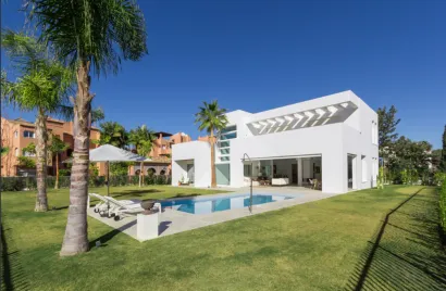 Villa de 4 chambres à Cortes (San Pedro De Alcantara), Spain No. 581