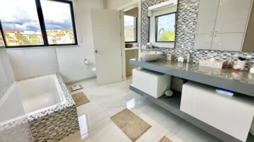 Villa de 5 chambres à Mijas Costa, Spain No. 339 № 4