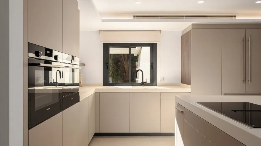Villa de 5 chambres à Nueva Andalucia, Spain No. 160 № 4