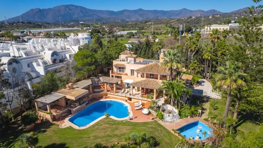 Villa de 8 chambres à Estepona, Spain No. 270 № 2