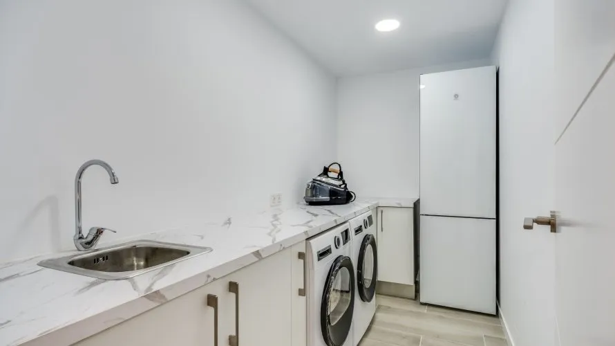 House de 5 chambres à Cancelada, Spain No. 405 № 27