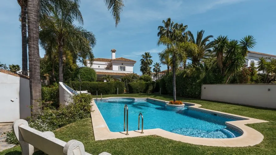 House de 4 chambres à Estepona, Spain No. 504 № 2