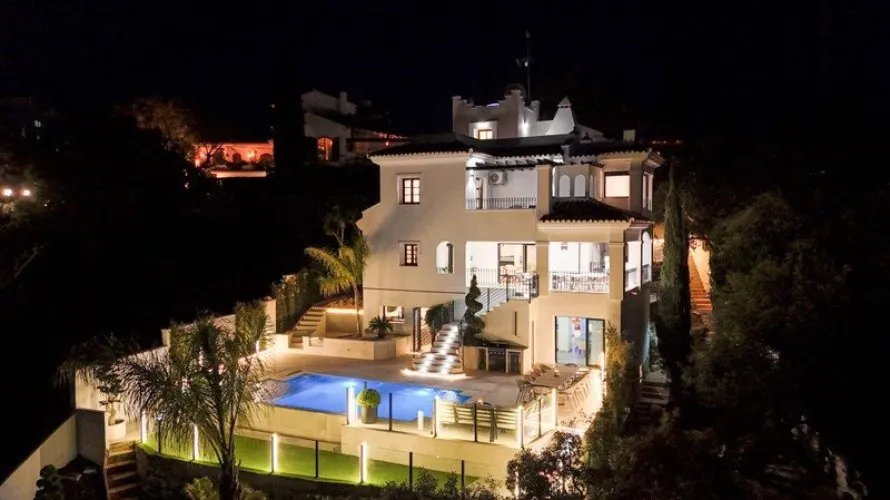 Villa de 6 chambres à Marbella, Spain No. 528 № 3