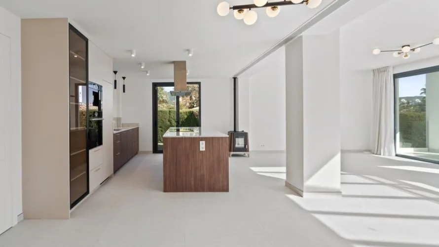Villa de 4 chambres à Marbella, Spain No. 529 № 9