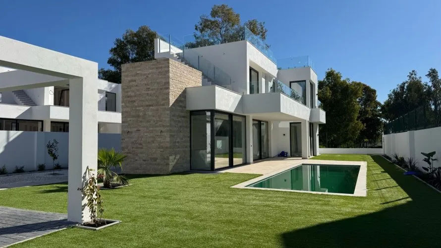 Villa de 4 chambres à Estepona, Spain No. 500 № 3