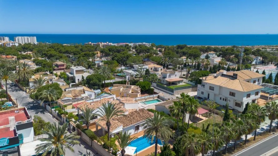 Villa de 4 chambres à Alicante, Spain No. 1269 № 12