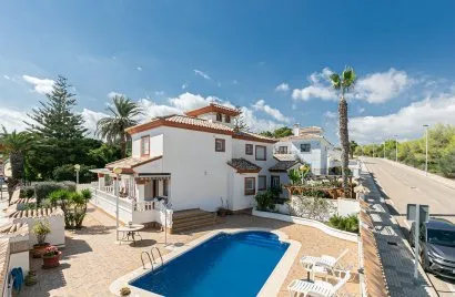 Villa de 185m² à Castilblanco de los Arroyos, Spain No. 1525