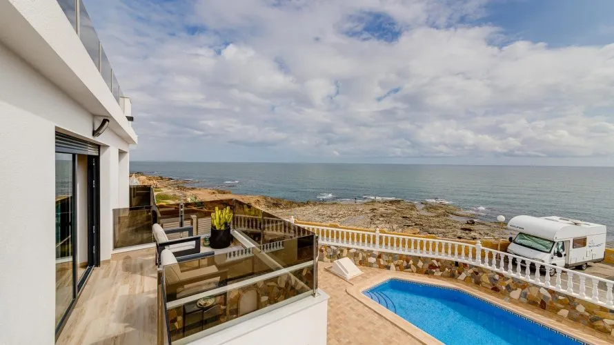 Villa de 210m² à Torrevieja, Spain No. 1253 № 4