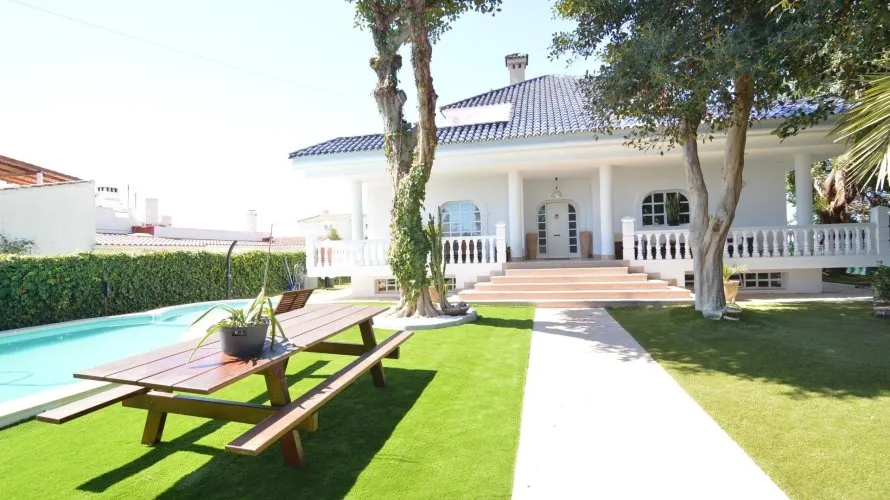 Villa de 4 chambres à Torrevieja, Espagne No. 931 № 2