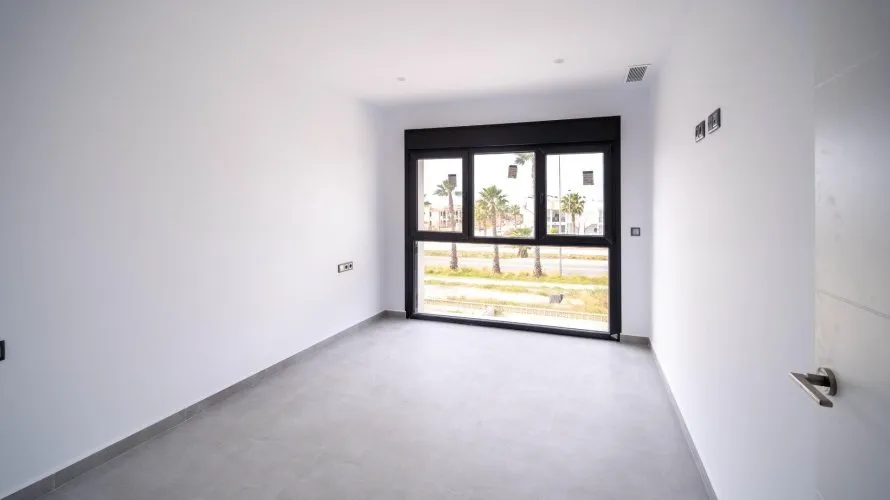 Villa de 3 chambres à Torrevieja, Spain No. 1081 № 11