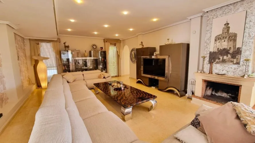 Villa de 239m² à Torrevieja, Espagne No. 961 № 9