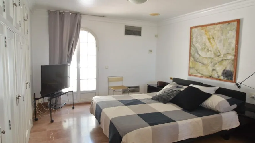 Villa de 4 chambres à Torrevieja, Espagne No. 931 № 27