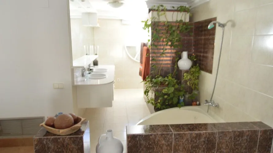 Villa de 4 chambres à Torrevieja, Espagne No. 931 № 18