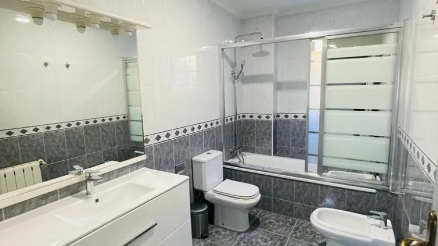 Villa de 4 chambres à Torrevieja, Spain No. 923 № 9