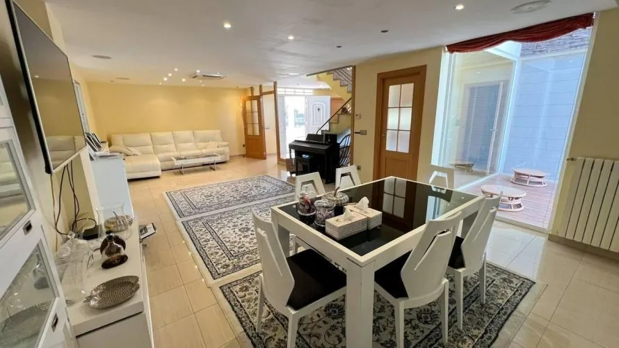 Apartment de 4 chambres à Manises, Spain No. 1447 № 27