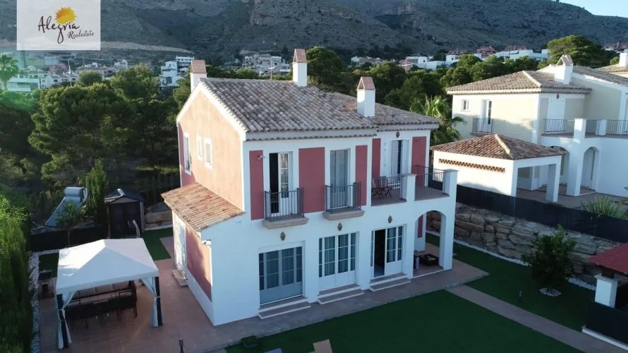 Villa de 4 chambres à Finestrat, Spain No. 983