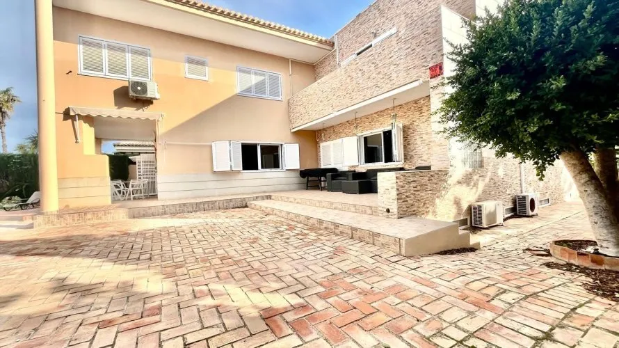 Villa de 4 chambres à Torrevieja, Spain No. 959