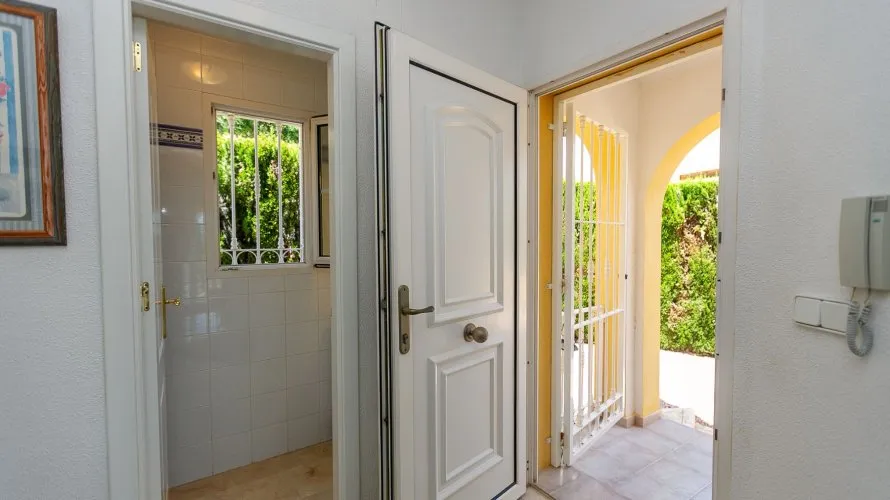 Villa de 194m² à Alicante, Espagne No. 1545 № 21